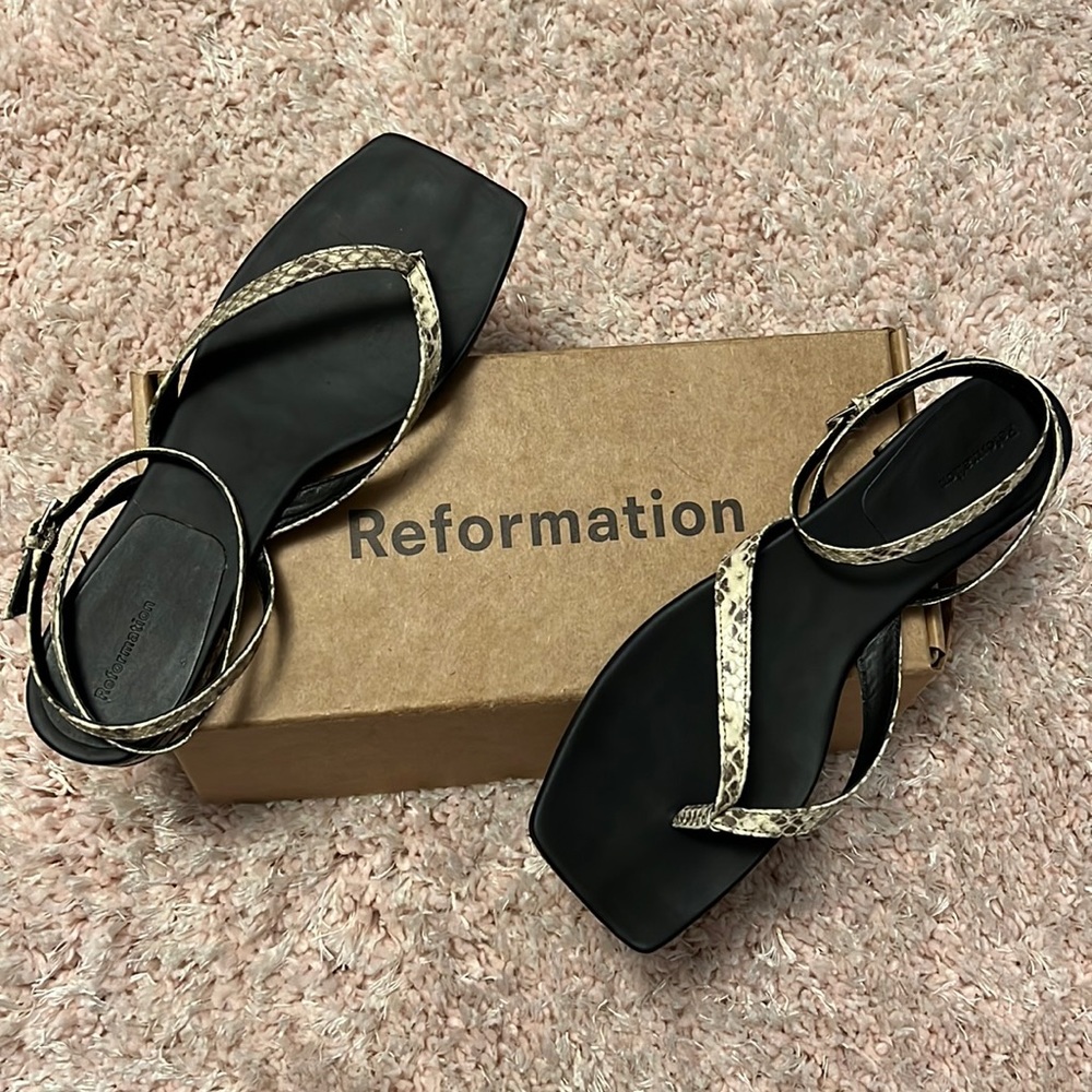 NWT Reformation Maryam Thong Flat Sandal - Size 11